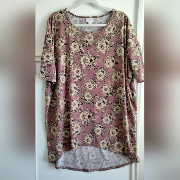 LuLaRoe Tops - LuLaRoe Womens SzM Short Sleeve Soft Plum-LightCreamFloral Print High to Low Hem